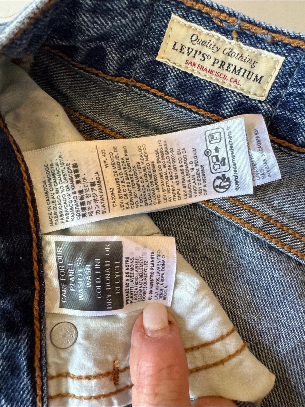 Levi’s  Icon Denim Button-Front Mini Skirt - Light Blue Wash 28